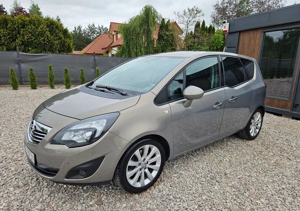 Opel Meriva cena 22700 przebieg: 199980, rok produkcji 2010 z Warszawa małe 232
